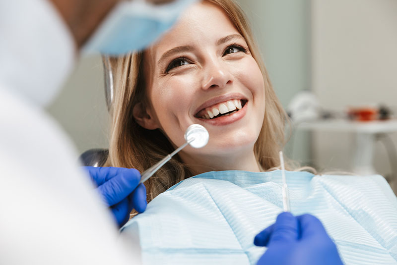 wisdom teeth being examined